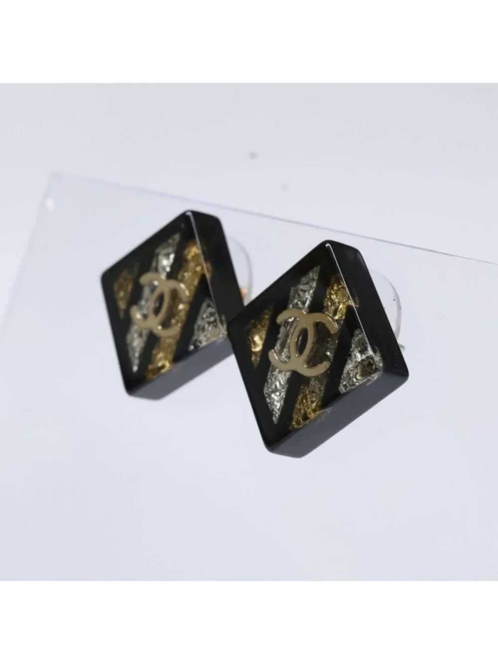 Chanel 16c CC Logo Square Earring